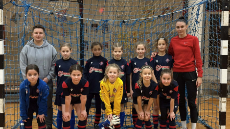 Vármegyei tornán a lányok